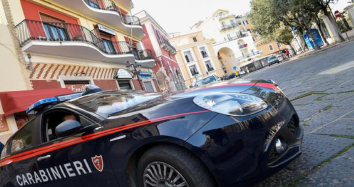 Sorpresi a rubare tra le auto a Serapo, arrestata una coppia di ladri