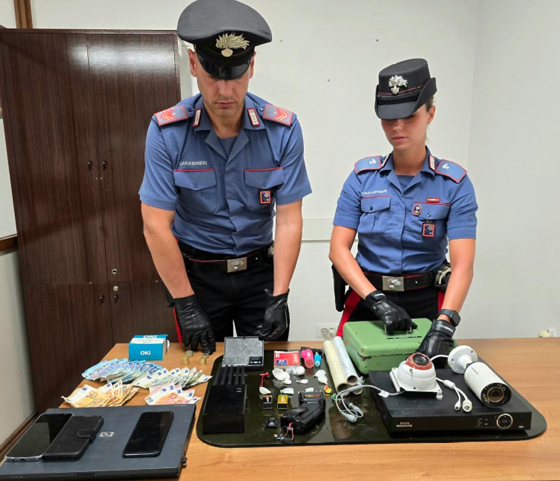 Cocaina e telecamere per spacciare: due arresti a Fondi