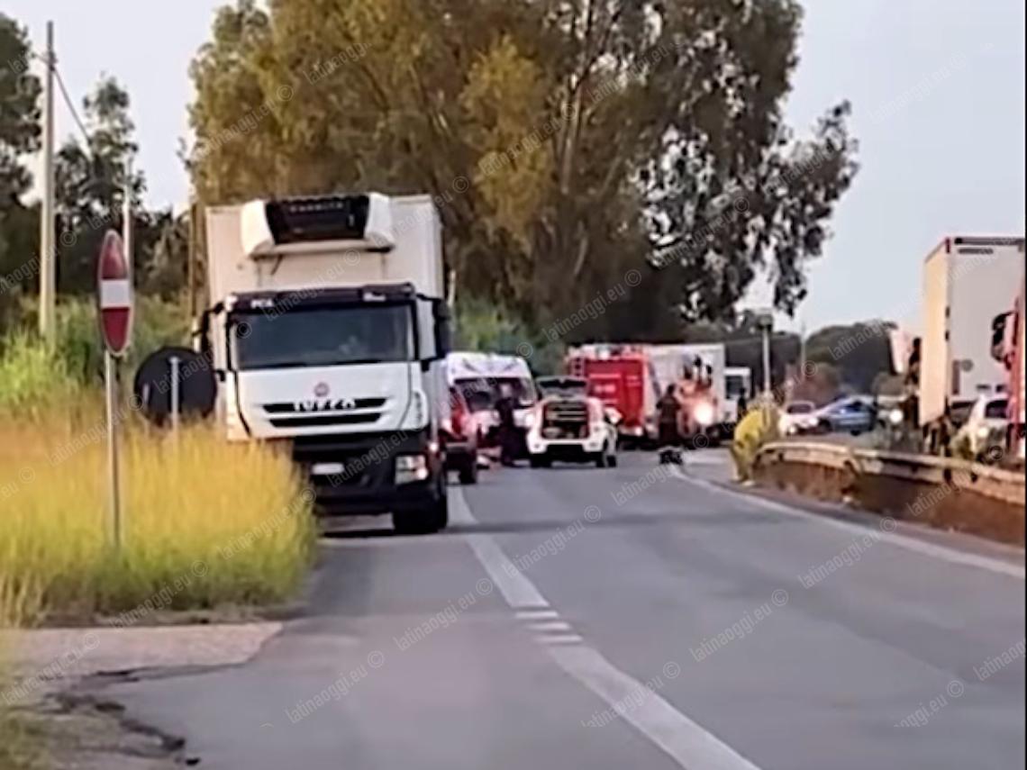 Investito in bici da un camion sulla Pontina, gravissimo un sessantenne