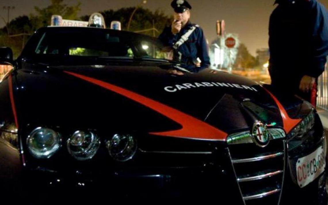 Femminicidio a Pontinia: accoltella la moglie e fugge