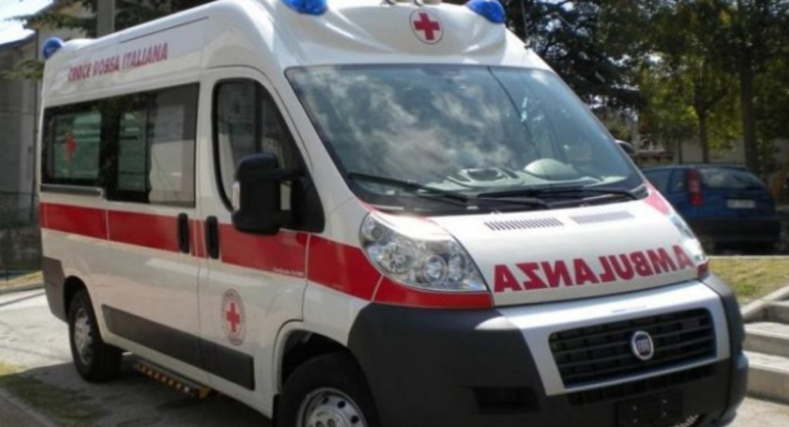 Carabiniere salva una bambina che stava soffocando