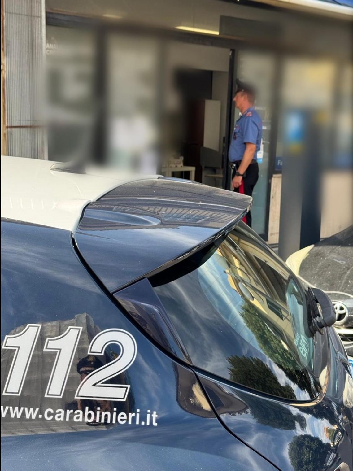 Paura a San Felice Circeo: crolla il solaio di un negozio, evacuati due appartamenti