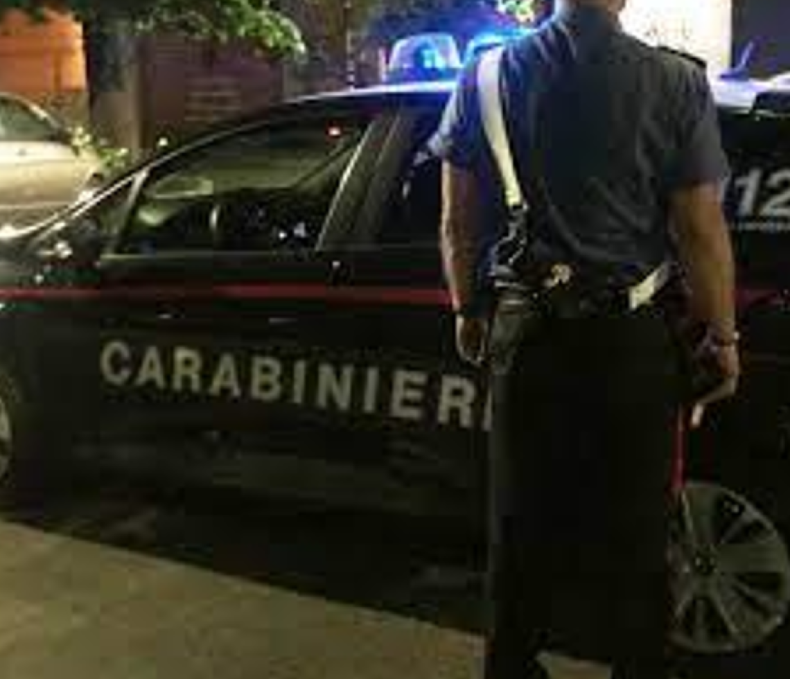 Spaccio di cocaina e pistola con matricola abrasa: due arresti