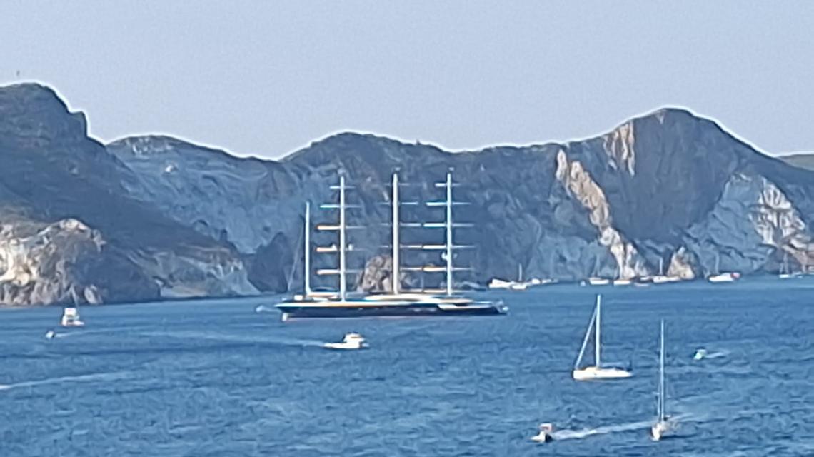 Ponza,  in porto la barca di Brad Pitt