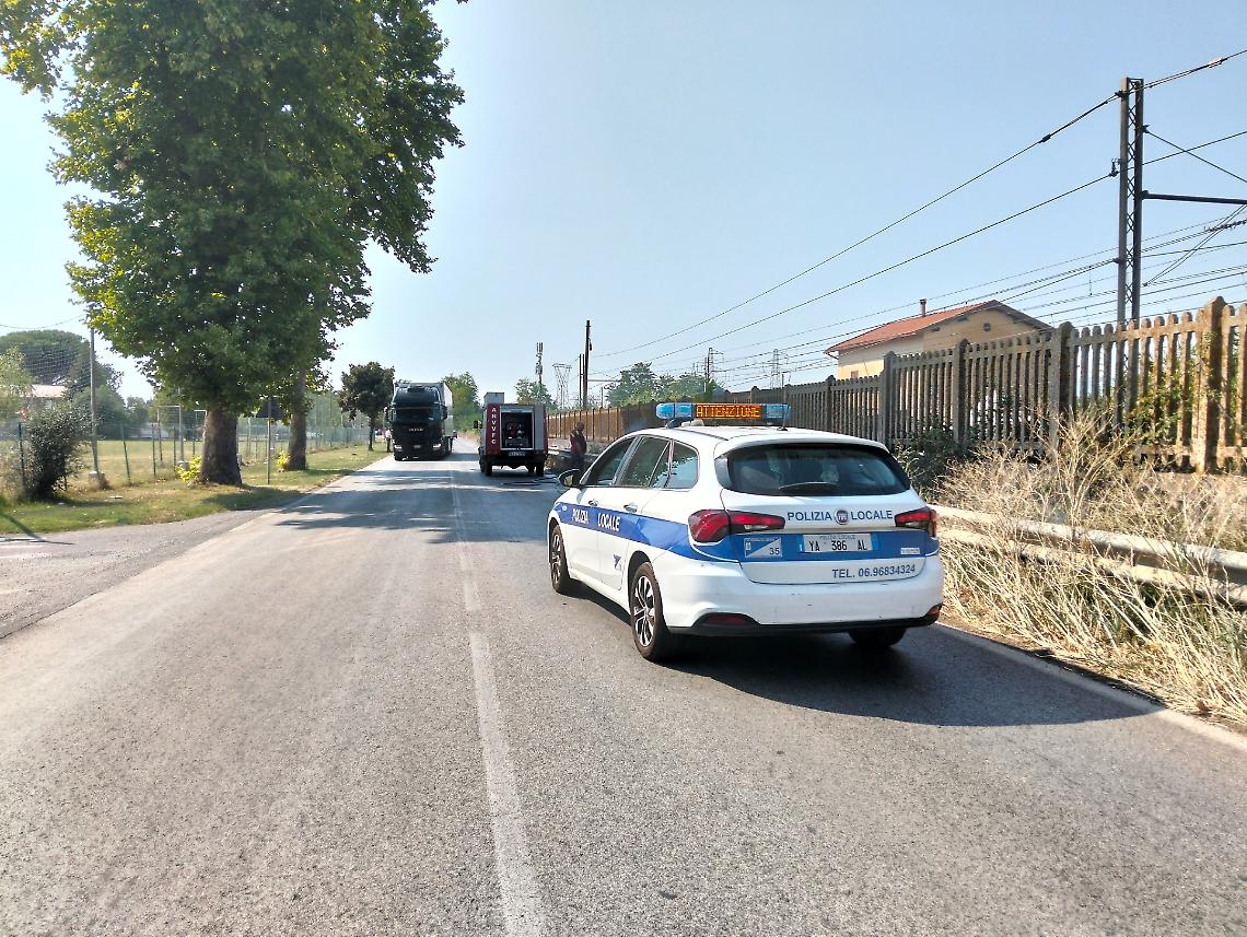 Rubano alcuni cellulari e poi scappano: rintracciati e arrestati i due ladri