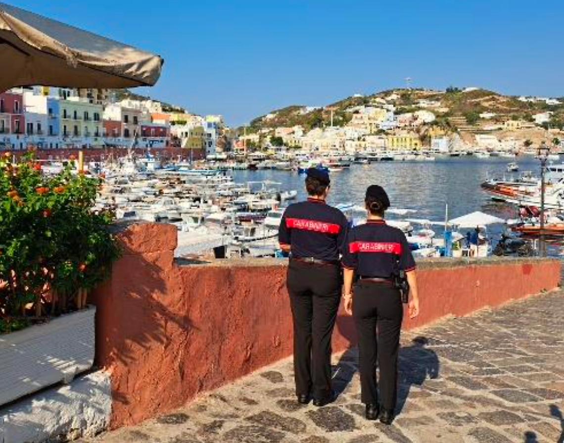 Controlli straordinari dei Carabinieri a Ponza: imbarcazioni e locali nel mirino