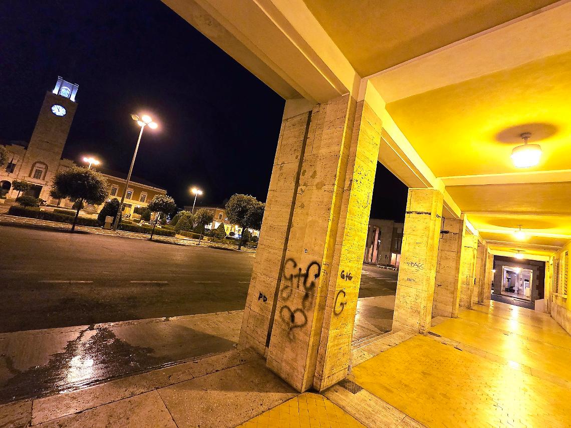 Pochi elementi per le indagini sui minori rapinati, in piazza del Popolo nessuna telecamera 
