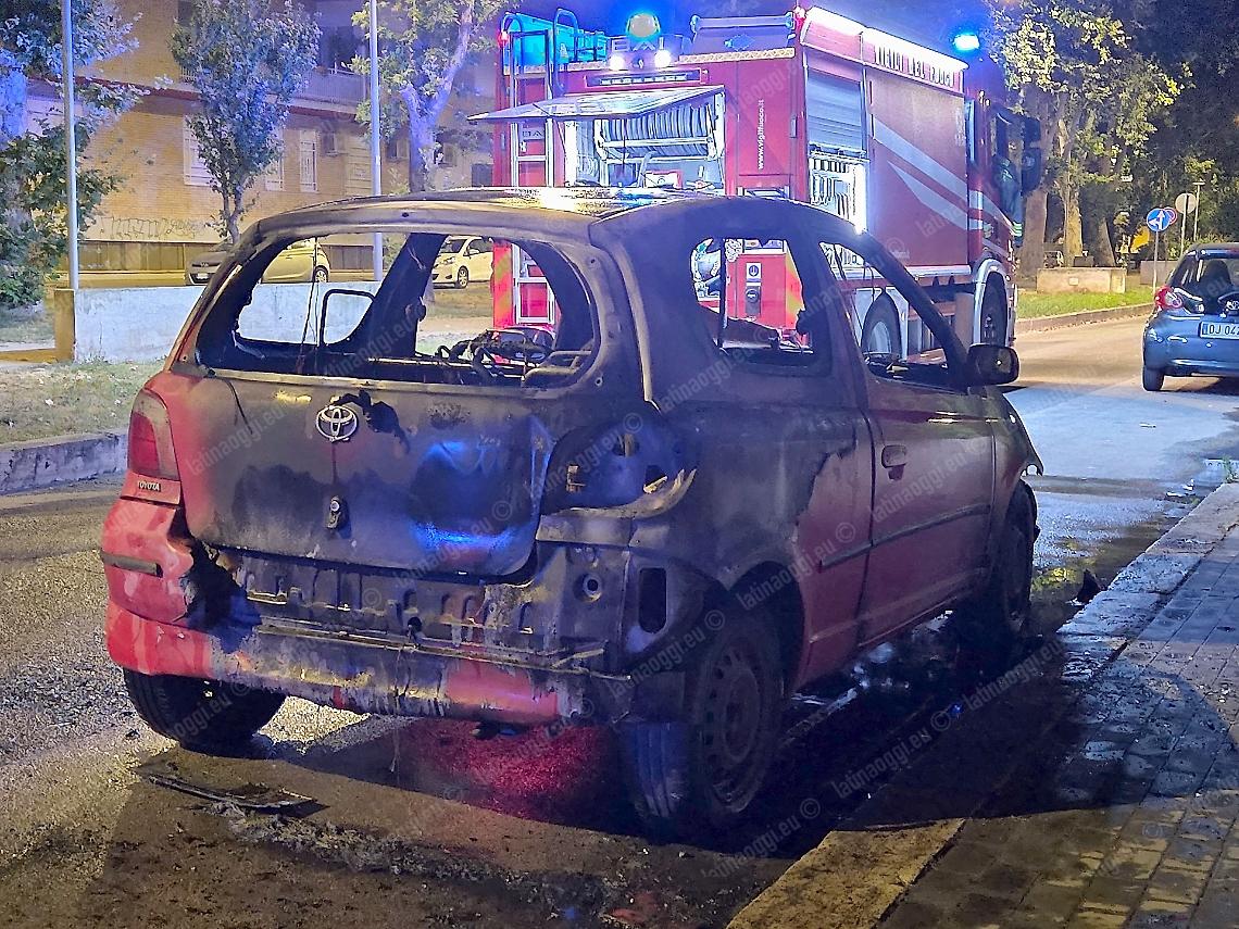 Incendia l'auto della ex, il Riesame conferma il carcere