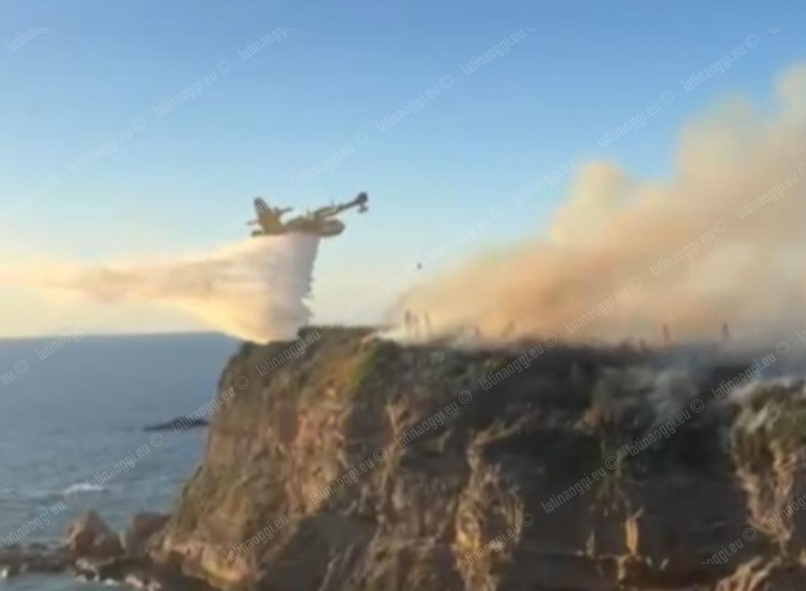 Ancora un devastante incendio sull’isola di Ponza