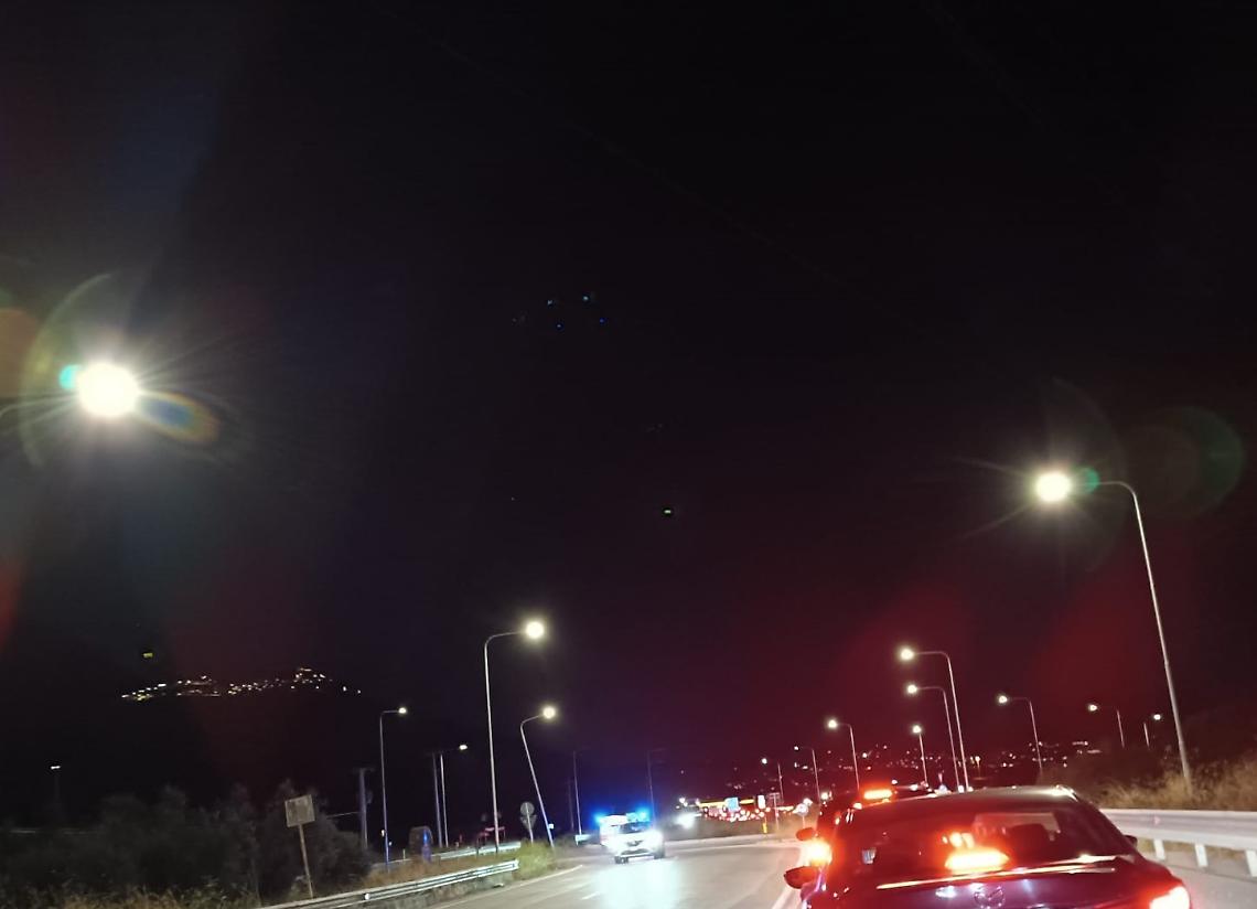 Incidente sulla 156, centauro finisce contro lo spartitraffico
