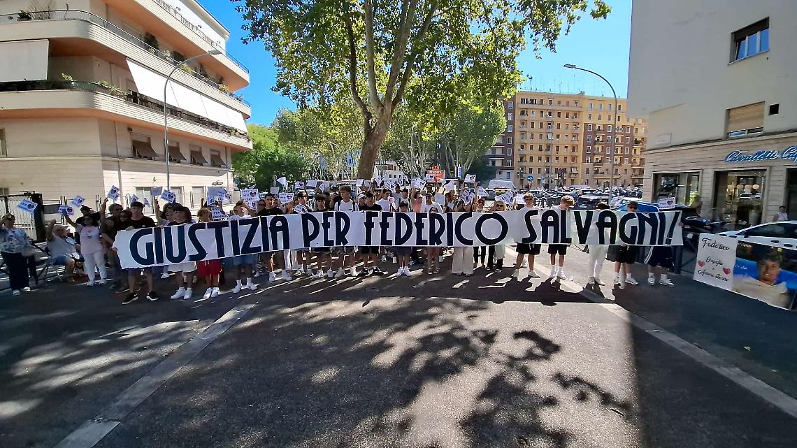 Ucciso dall'auto pirata, sit in a Roma in Tribunale 
