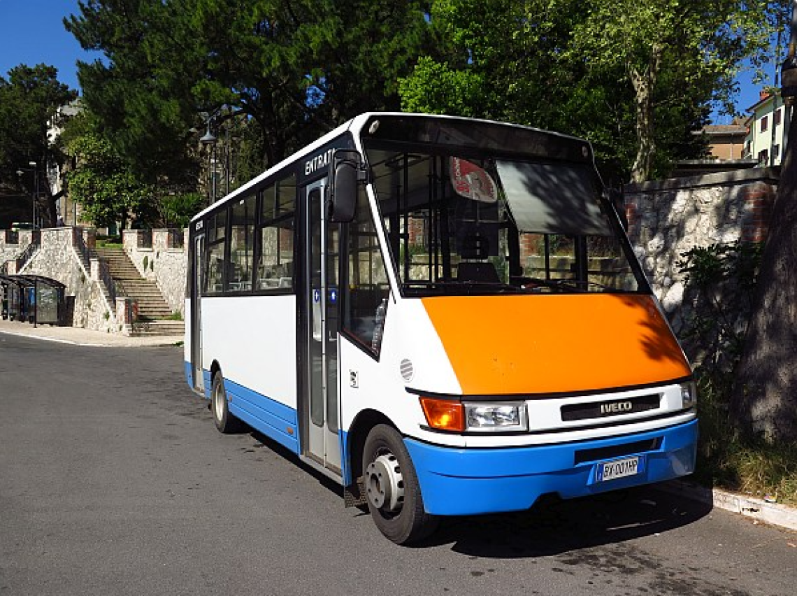 Trasporto scolastico, il Comune rivede le tariffe: l'annuncio del sindaco De Lillis sui social