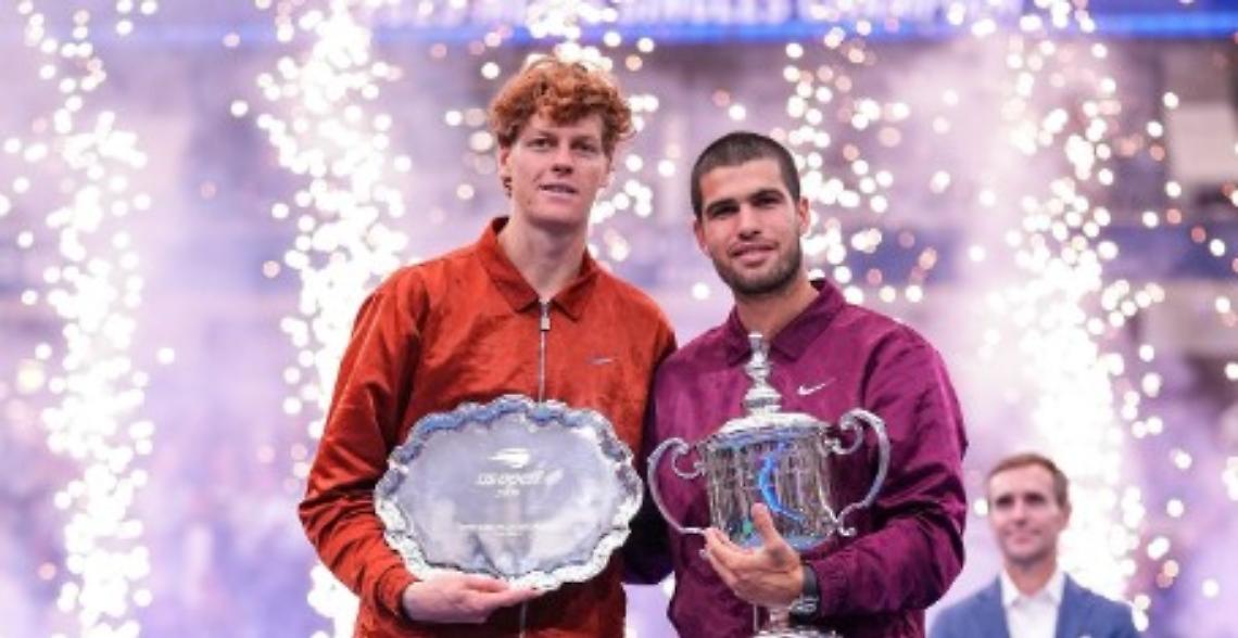 Alcaraz supera Sinner in 4 set: titolo e prima posizione mondiale