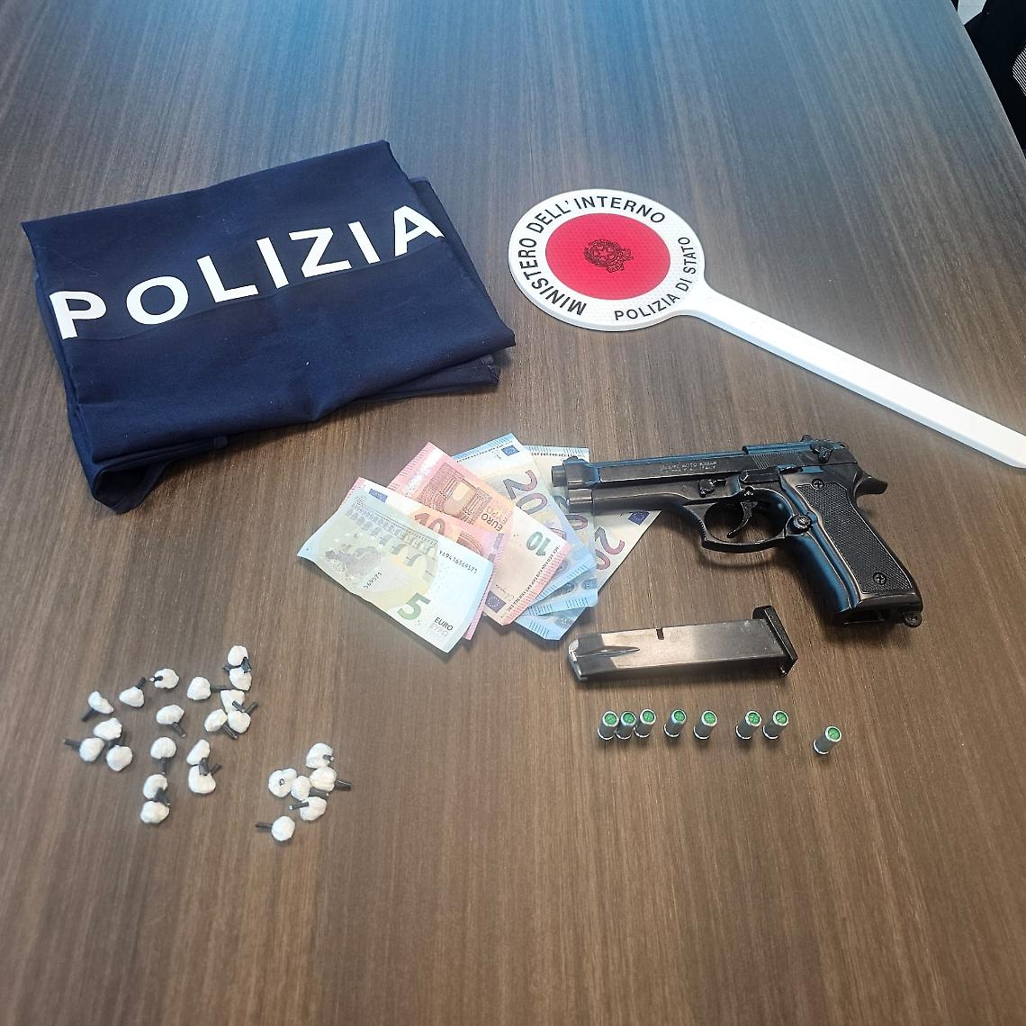 Droga e pistola scacciacani senza tappo rosso: denunciato un uomo ad Aprilia