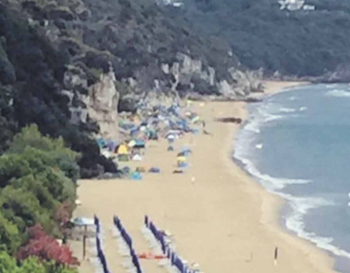 Il Comune di Gaeta ammette gli abusi sulle spiagge. Il dirigente "striglia" tutti: via i divieti