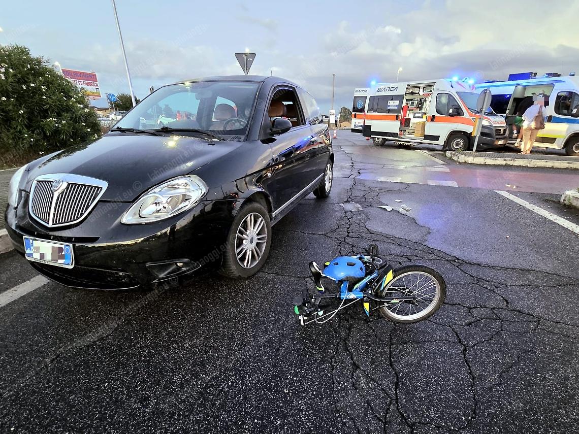 Bambino di 5 anni investito da un'auto insieme al padre, elitrasportato a Roma