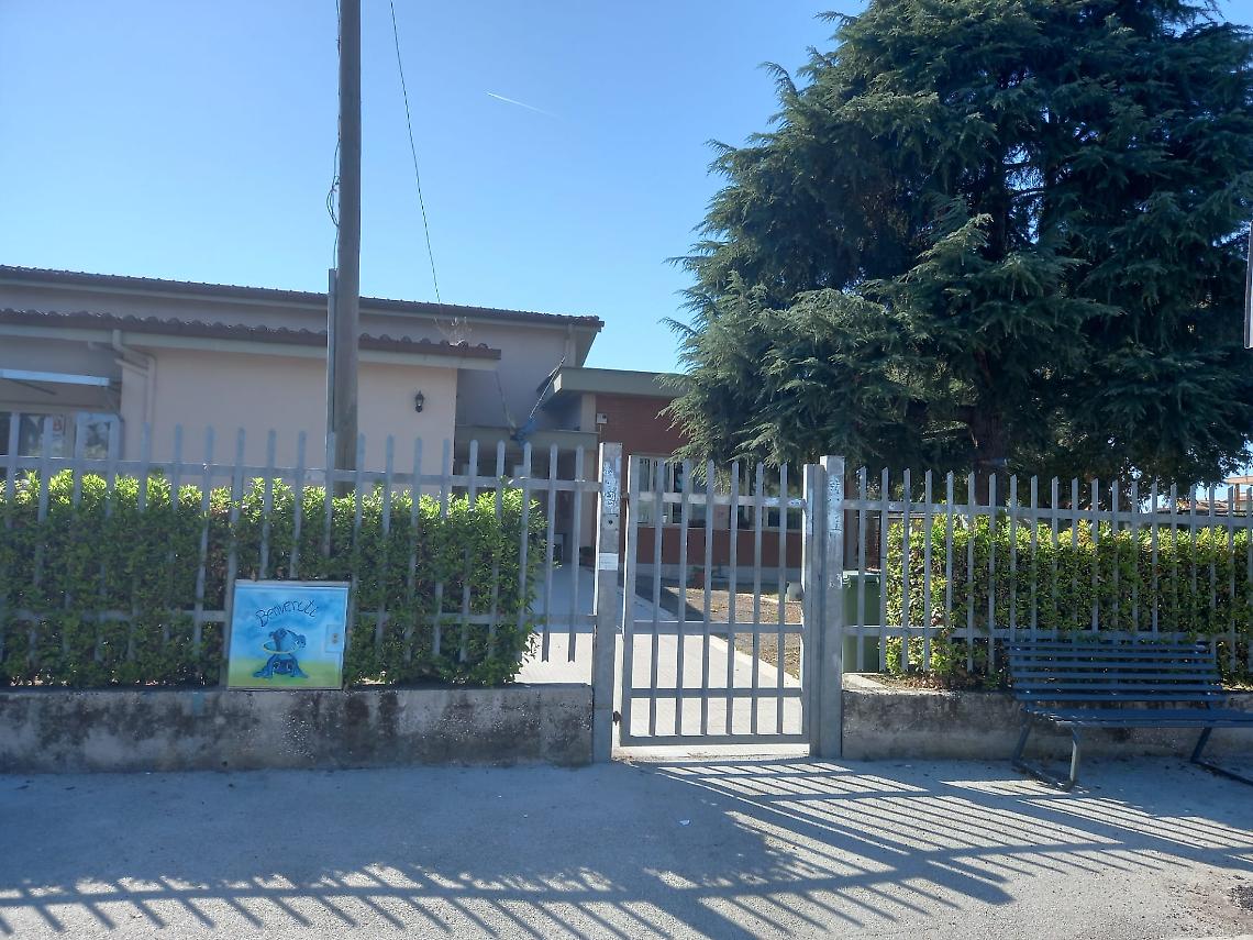 Insegnanti spostati e classi rimescolate, protestano i genitori della scuola dell'infanzia