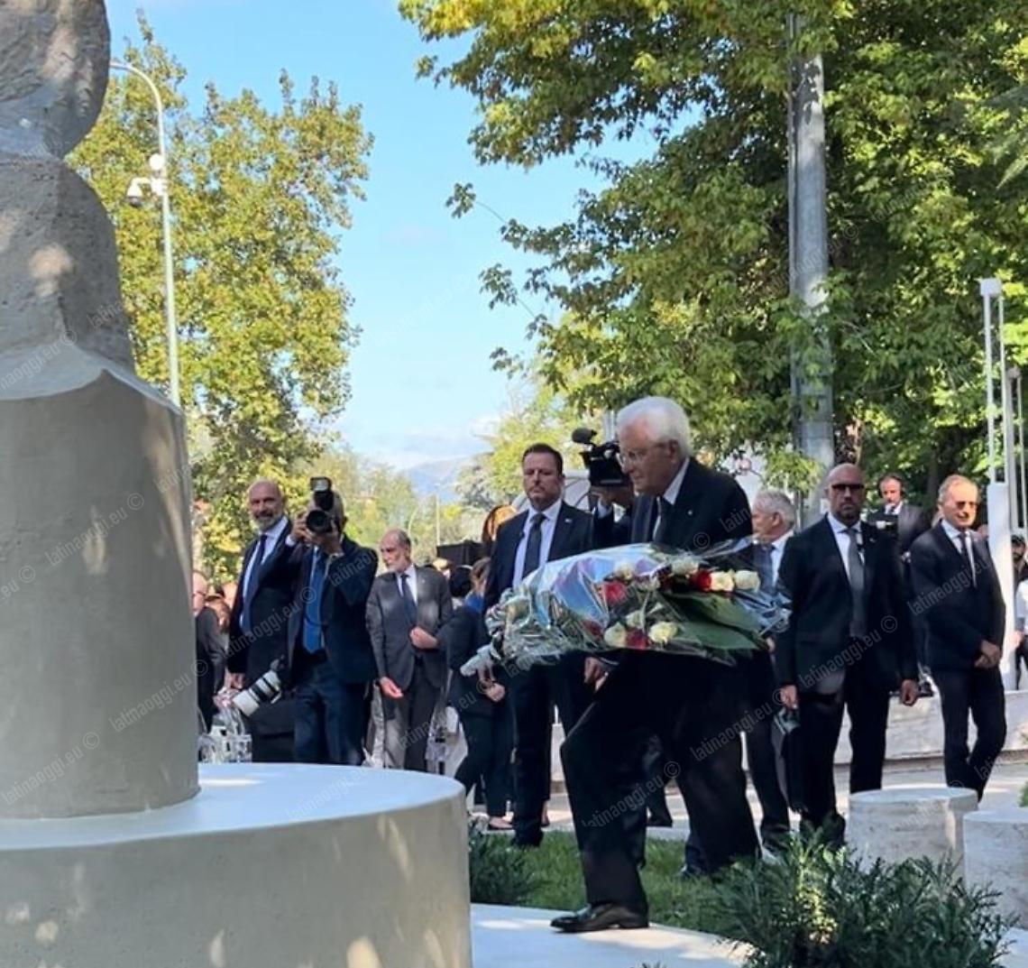 Il presidente della Repubblica Sergio Mattarella omaggia la memoria di Willy