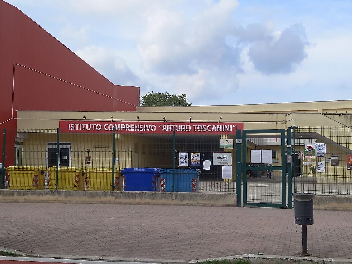 Classi messi a soqquadro, raid vandalico nella scuola Toscanini