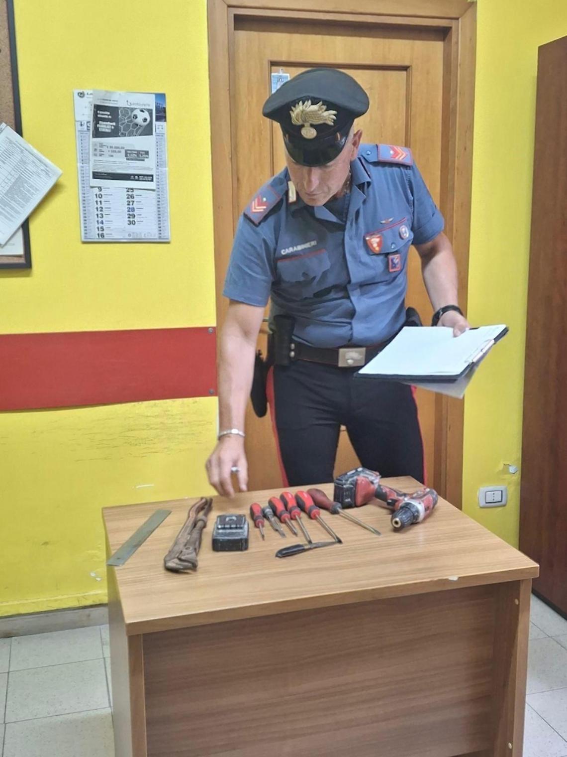 Fugge all'alt dei Carabinieri: 45enne denunciato dopo inseguimento