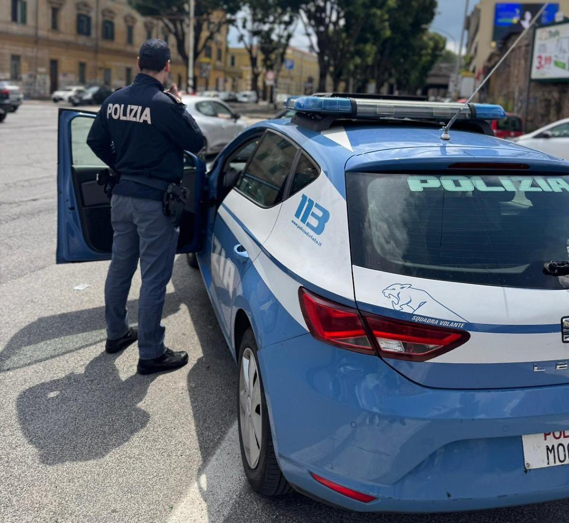 Colpivano negozi, distributori e turisti: in manette 8 ladri e rapinatori 
