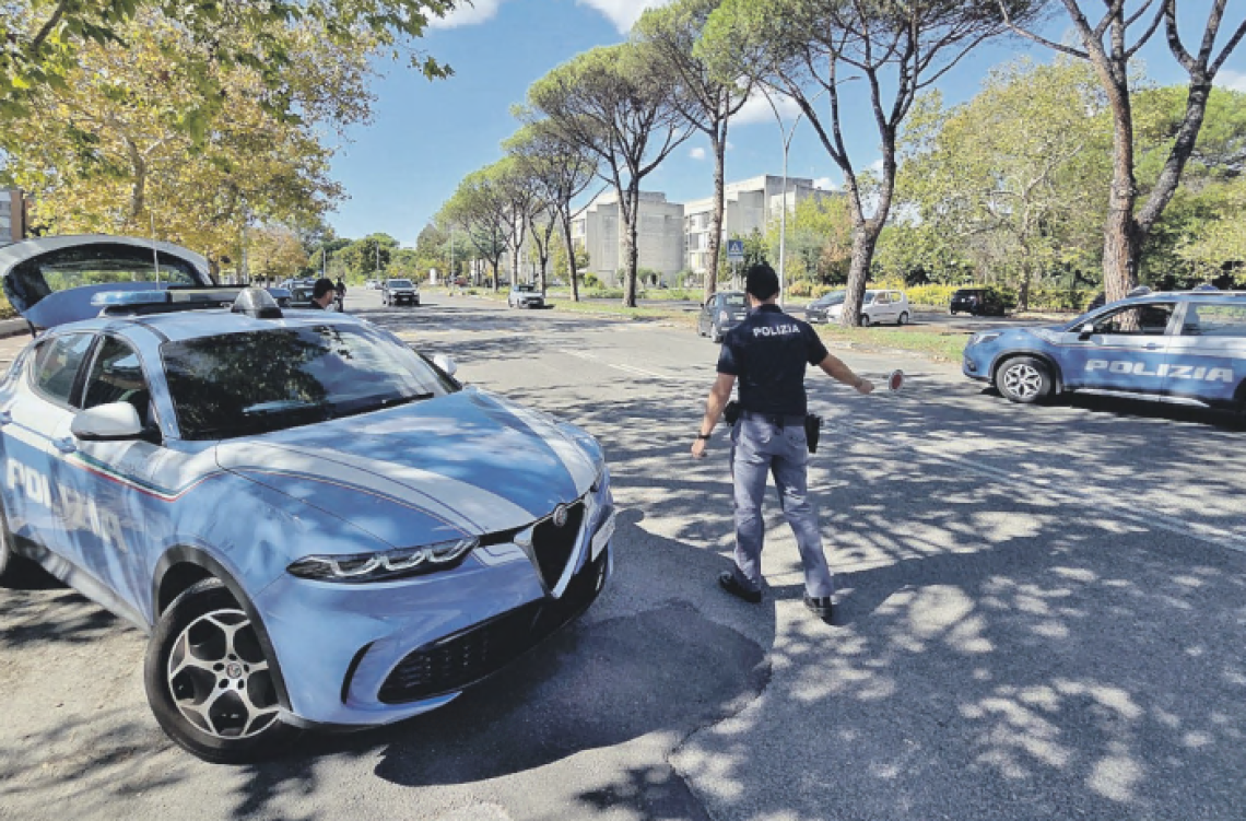 Guerra per lo spaccio, visita di Piantedosi per il caso bombe