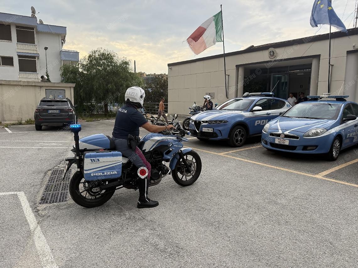 Itri, controlli straordinari della Polizia: 112 persone identificate e 52 veicoli fermati