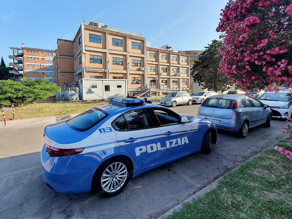 Botte, morsi e minacce col coltello all'ex fidanzata, giovane fermato nella notte