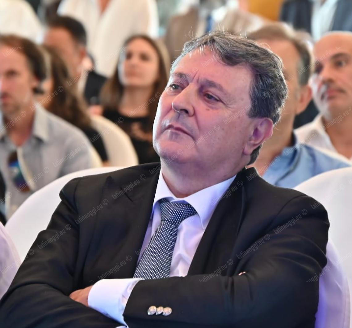 Fazzone al ministro: "Troppi dirigenti scolastici in ruoli amministrativi"