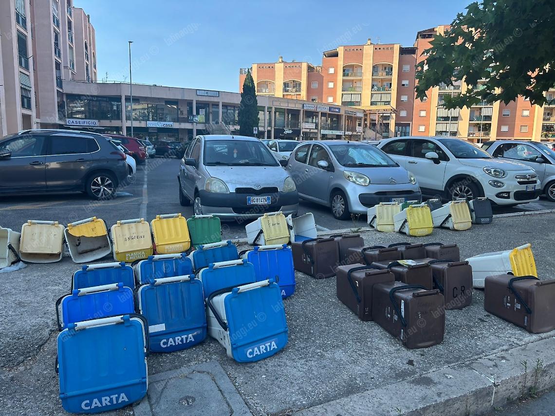 Raccolta rifiuti: addio mastelli, arrivano i secchioni condominiali