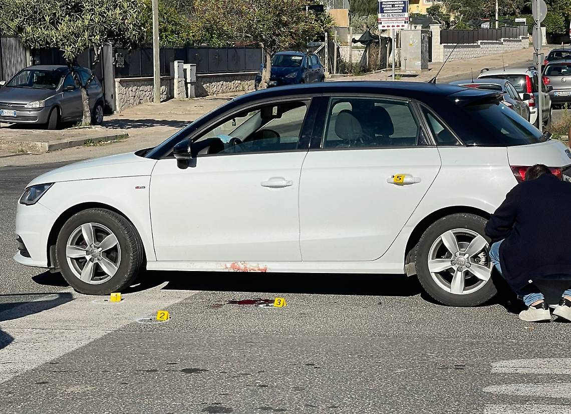 Agguato ad Aprilia, giovane ferito a colpi di pistola lungo via Fossignano