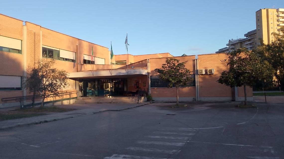 Scuola, si torna indietro: Don Milani e Vito Fabiano vanno separate