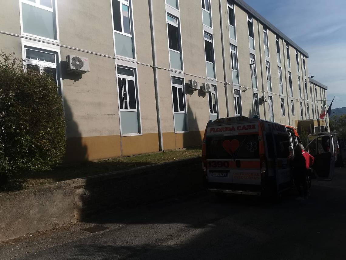 Sezze, spary urticante spruzzato a scuola, evacuato il Pacifici De Magistris