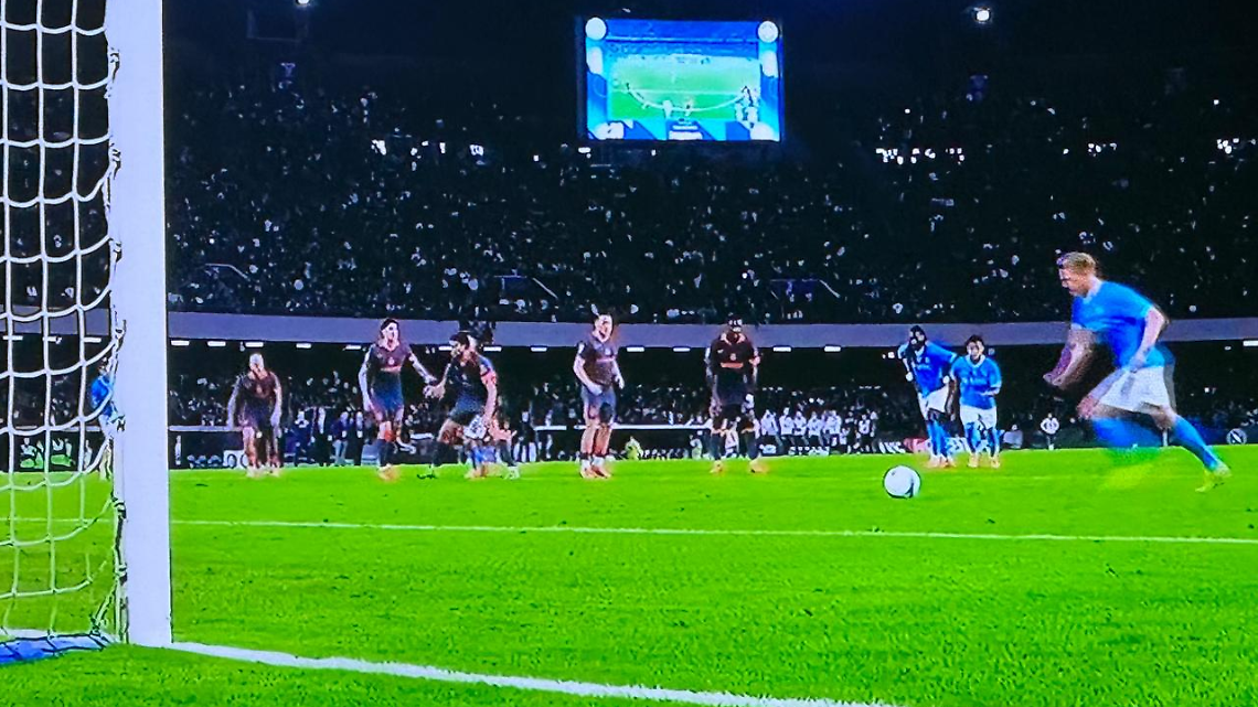Il Napoli supera 3-1 l'Inter e vola al comando della classifica