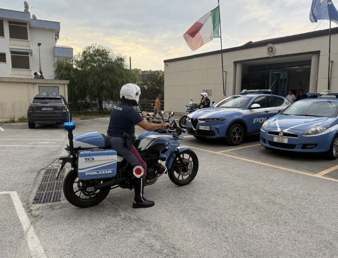 Spaccio davanti al liceo, ventenne denunciato