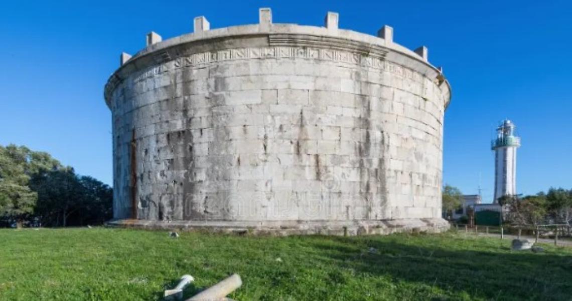 Lavori al Mausoleo, scattano le verifiche dei Carabinieri