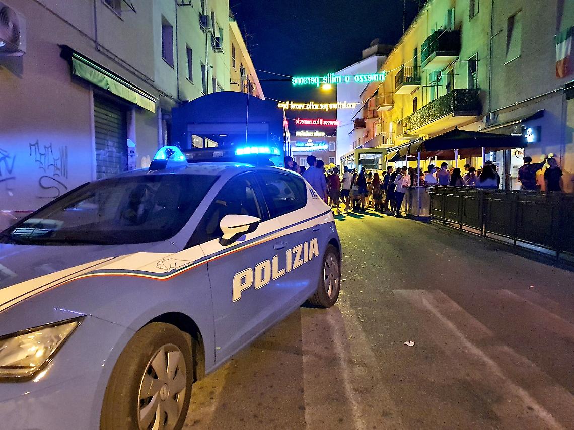 Urla e botte, intimidazione nel pub