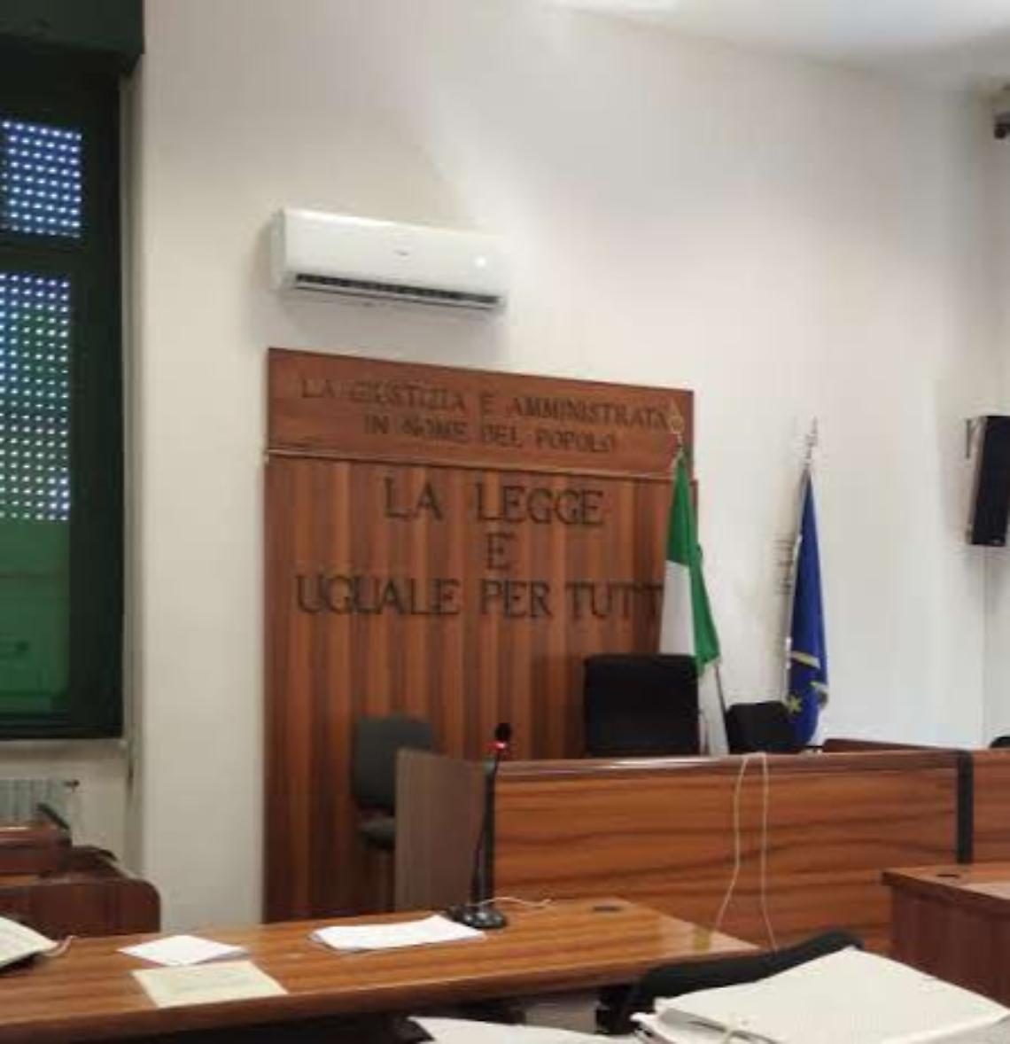 Stalkerizza l'ex, donna di 50 anni condannata a otto mesi