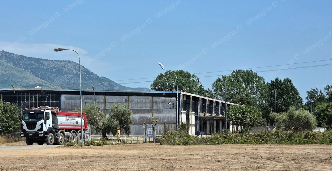 Ex Pacifico, ora spunta il nodo negozi 