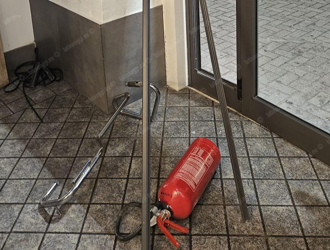 Altri due negozi del centro nel mirino del solito ladro, il bottino è magro