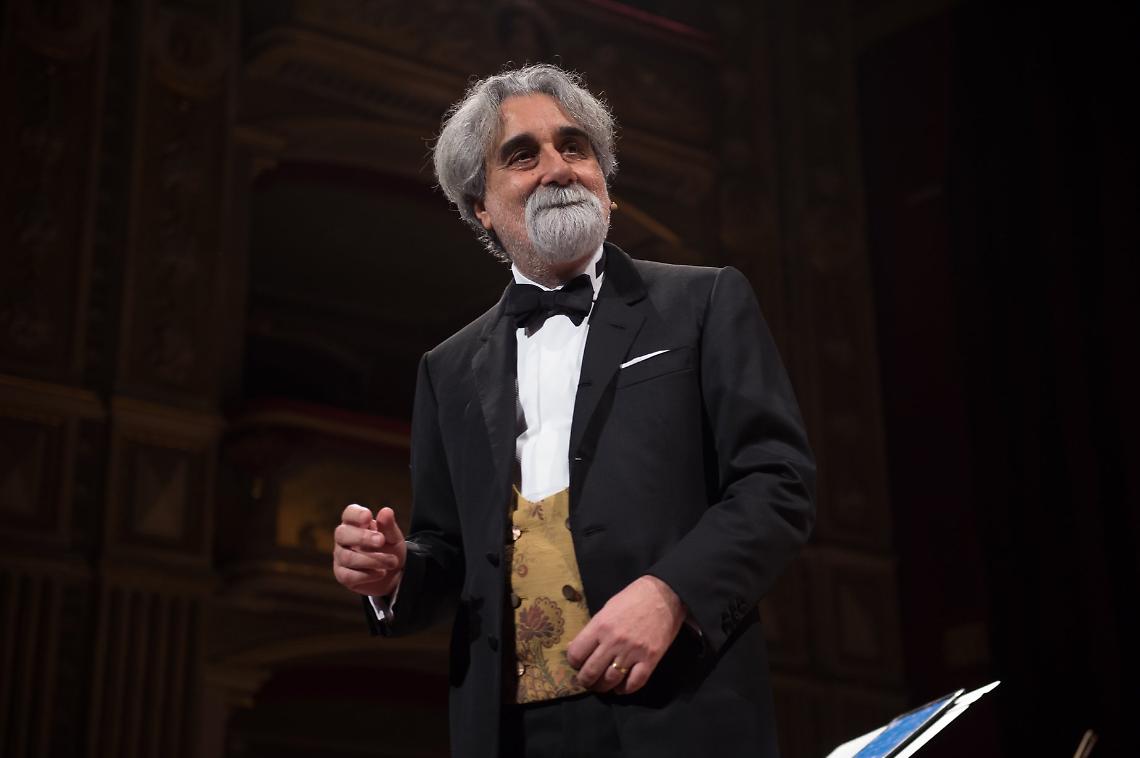 Addio a Beppe Vessicchio, il maestro della musica italiana si è spento a 69 anni