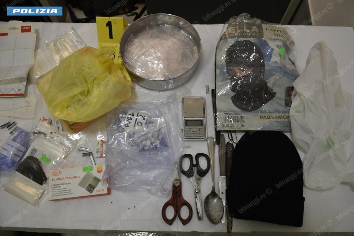 L'auto a noleggio per la droga: presi con un chilo di cocaina