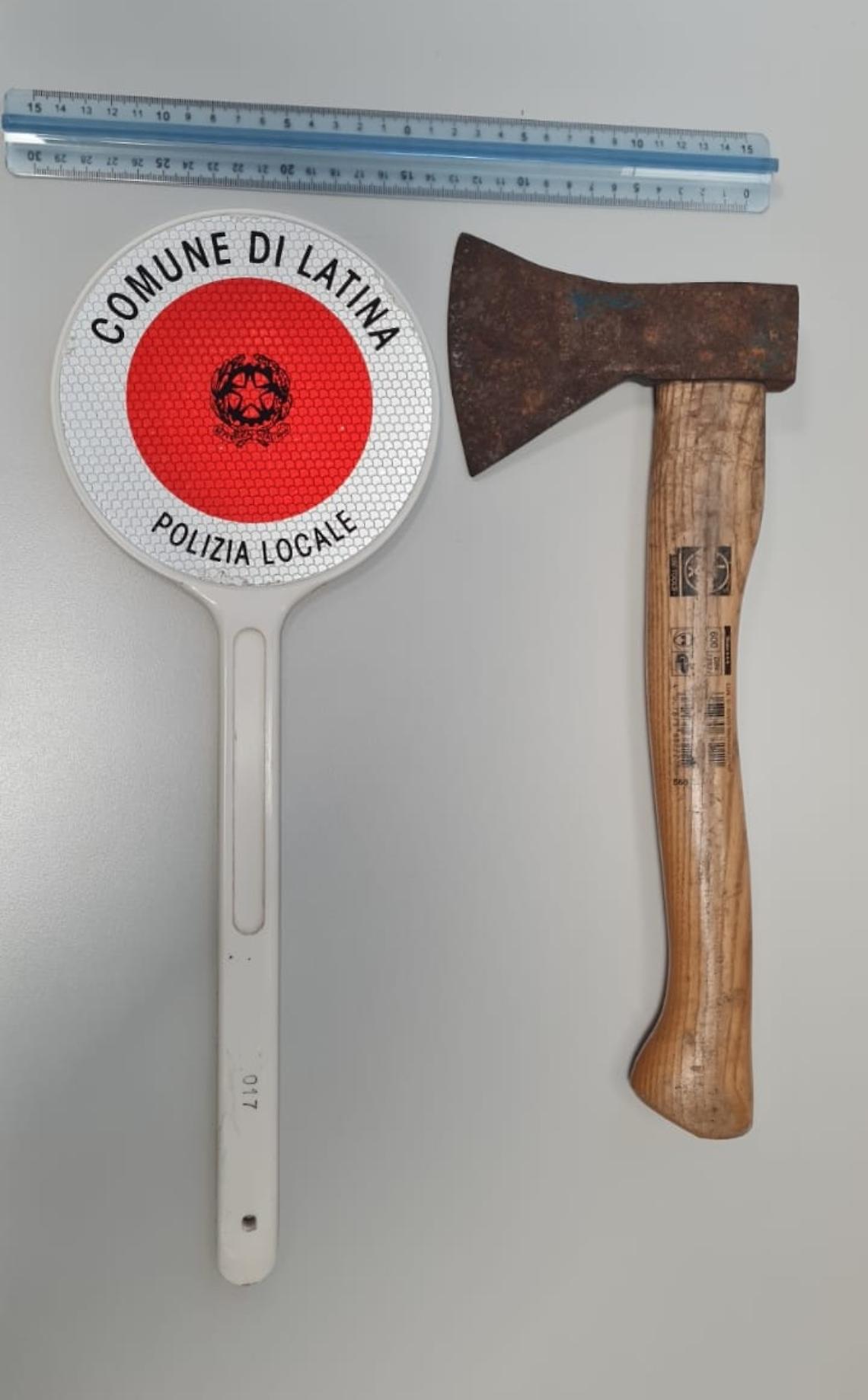 Fermato con l'ascia scatta la denuncia