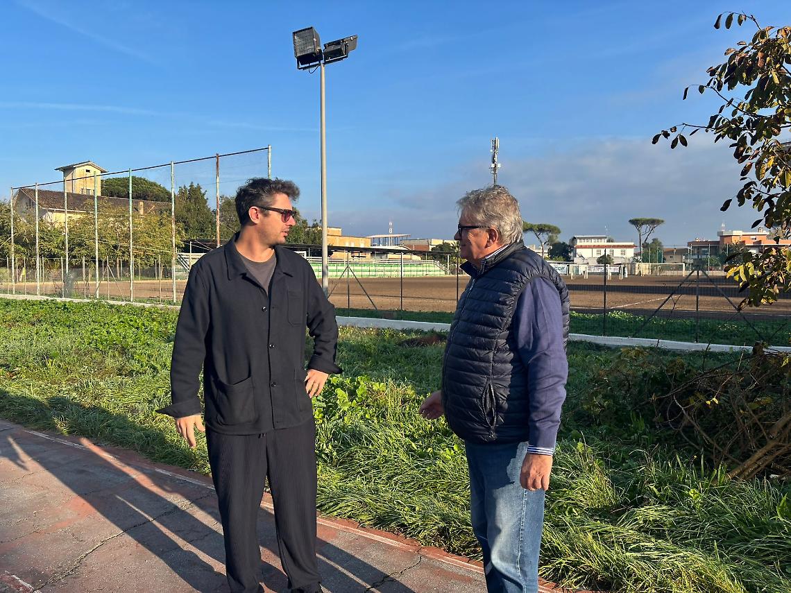 Scuola e campo sportivo di Borgo Sabotino, realizzata una nuova recinzione
