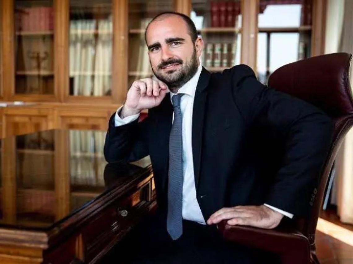 Insulti al deputato che incassò il bonus