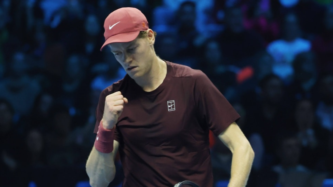 Sinner vola in finale senza perdere un set: sconfitto De Minaur