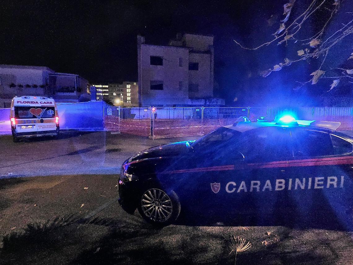 Picchiato e rapinato, dormiva nel cantiere dell'ex hotel De La Ville