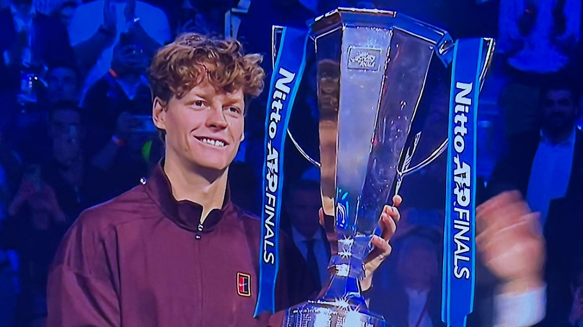 Il "Maestro" è Jannik Sinner: battuto Alcaraz in due set