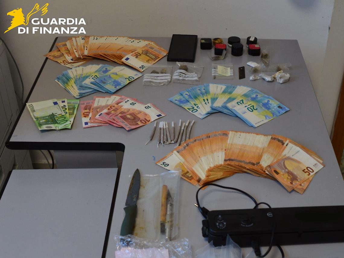 Trovato con droga e  17mila euro in contanti,  denunciato un giovane pusher