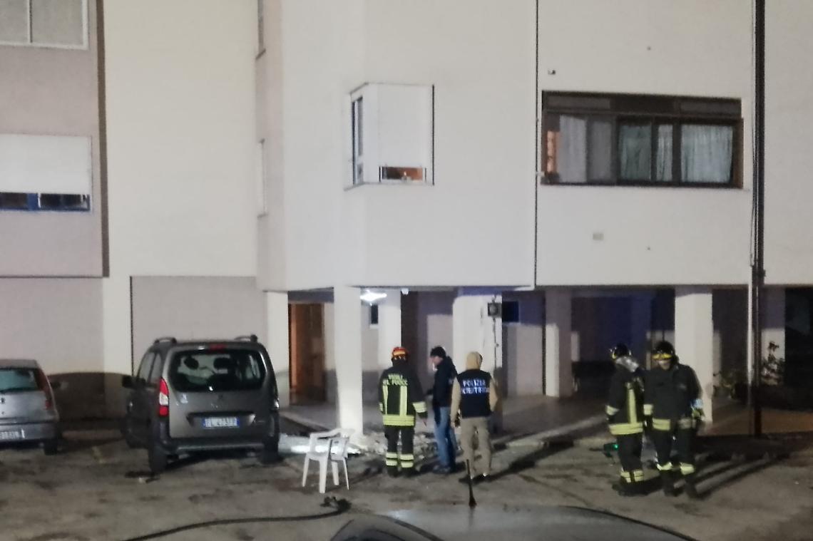 Bomba in viale Kennedy: edificio in sicurezza, rientrano i residenti